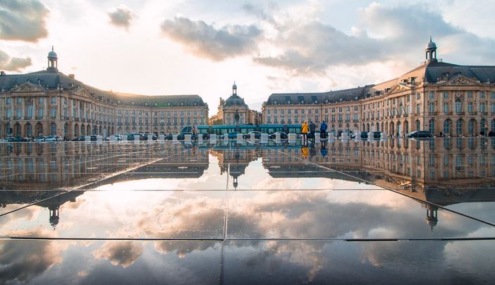 photo de lhotel de ville de Bordeaux en France