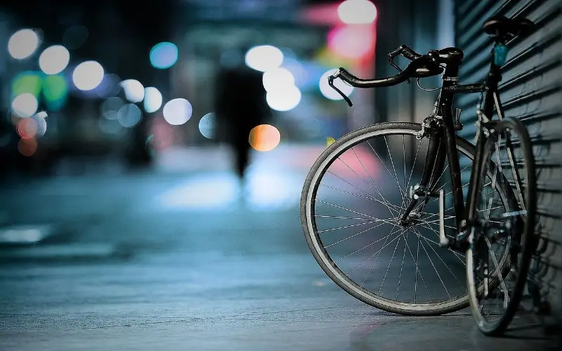 Comment gonfler un pneu de vélo sans pompe