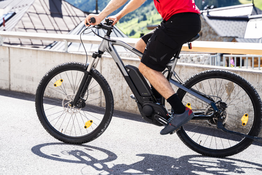 personne sur un VTT électrique
